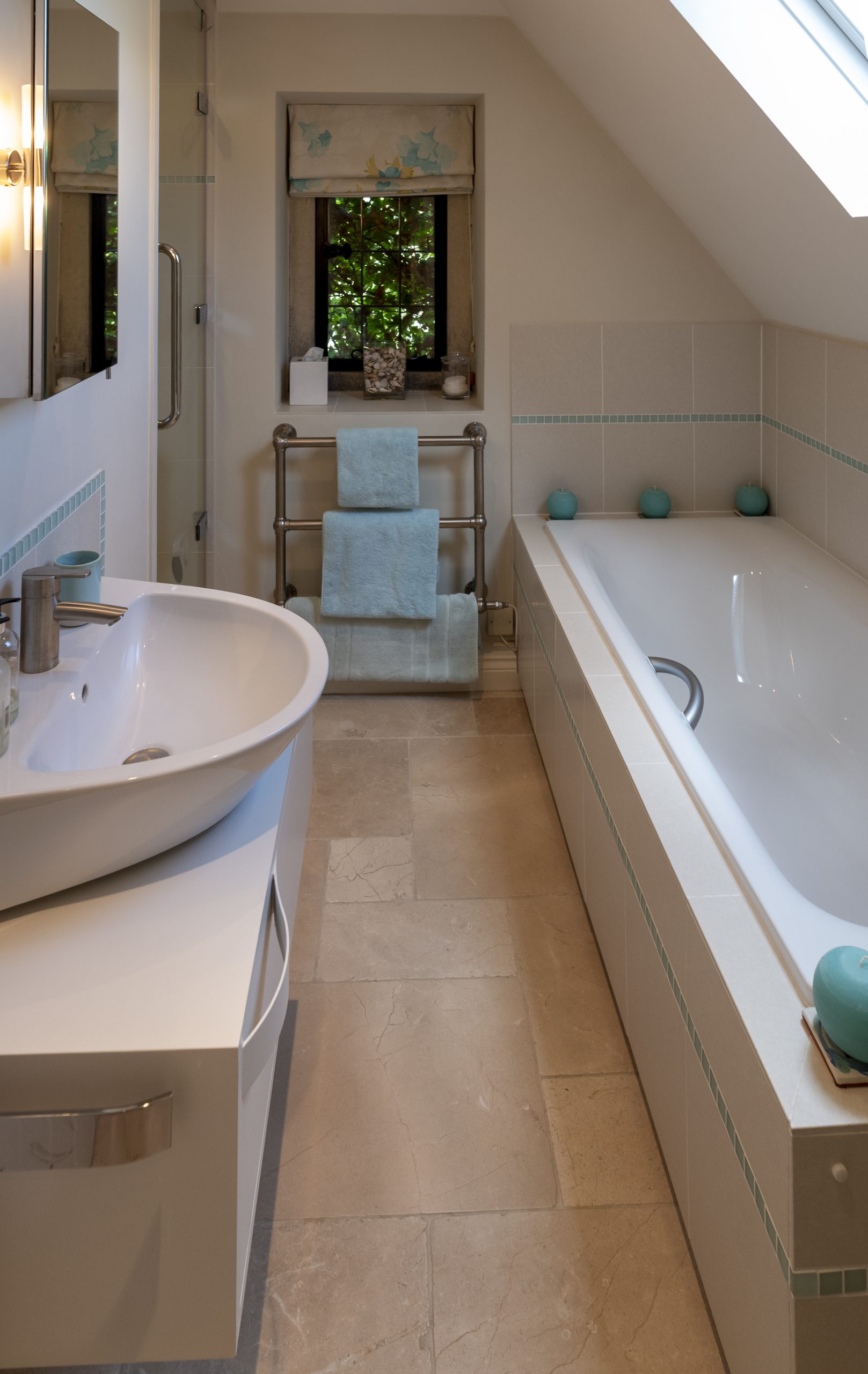 L1000440Laurels interiors 2